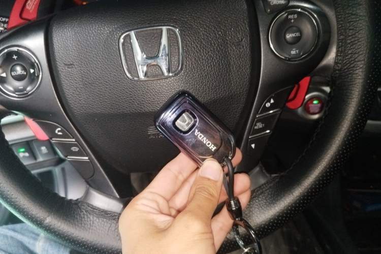 Used Honda Crosstour 2014 3.0L AWD Prestige Navigation Edition Vehicle Key