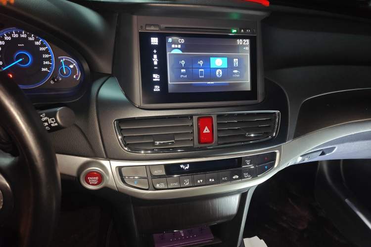 Used Honda Crosstour 2014 2.4L Luxury Edition Audio And AC Panel