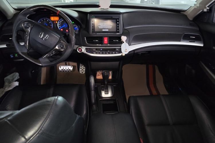Used Honda Crosstour 2014 2.4L Luxury Navigation Edition Center Console