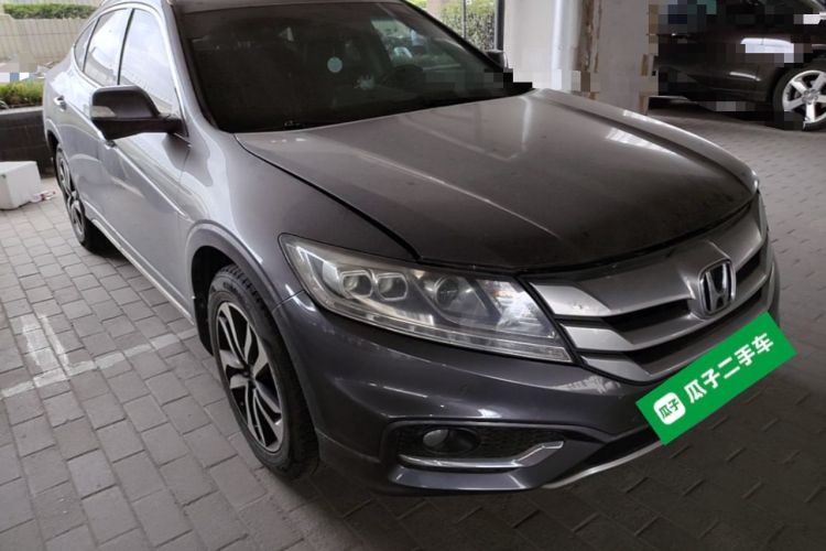 Used Honda Crosstour 2014 2.4L Luxury Navigation Edition Front Right 45 Deg