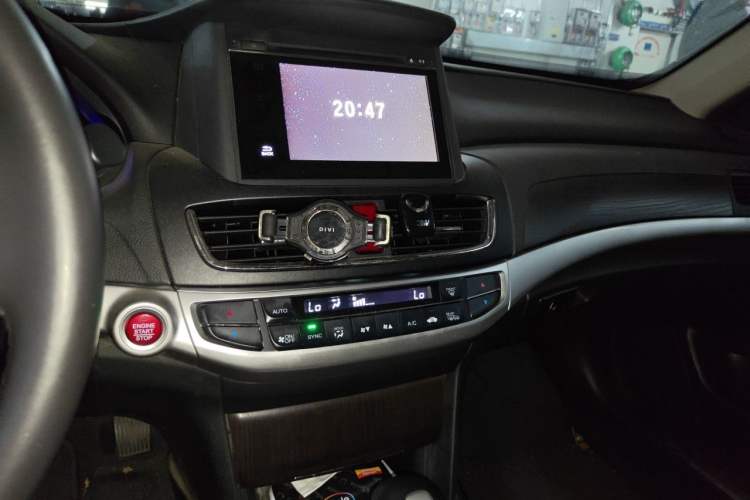 Used Honda Crosstour 2014 2.4L Luxury Edition Audio And AC Panel