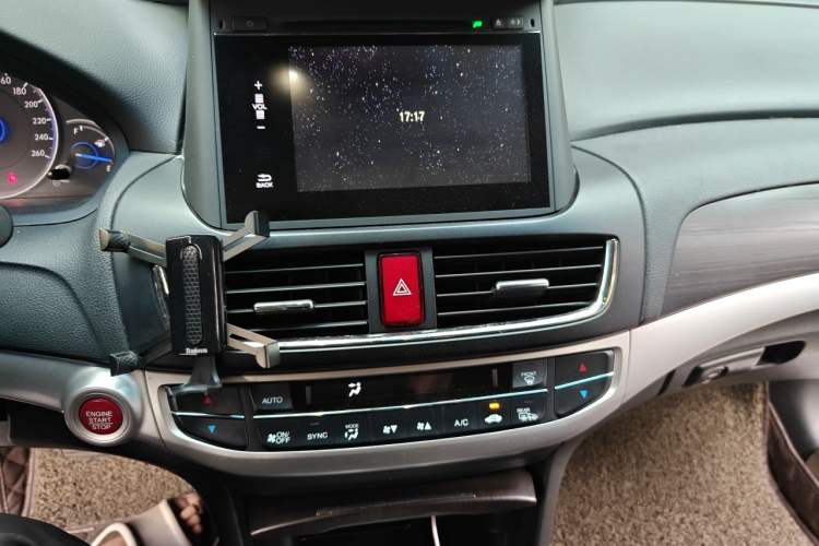 Used Honda Crosstour 2014 2.4L Luxury Edition Audio And AC Panel