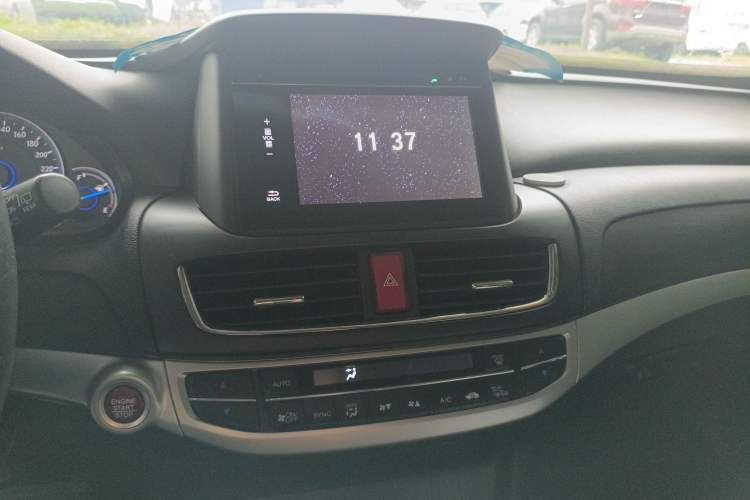 Used Honda Crosstour 2014 2.4L Luxury Edition Audio And AC Panel