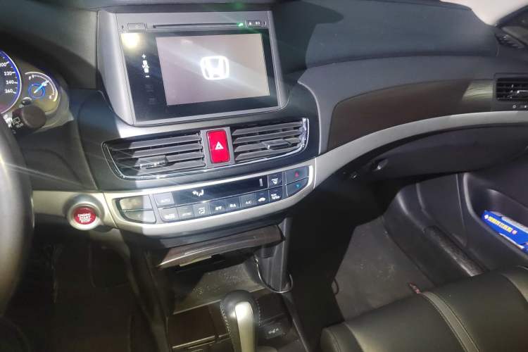Used Honda Crosstour 2014 2.4L Luxury Edition Audio And AC Panel
