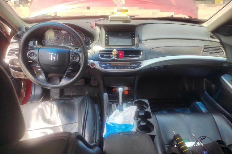 Used Honda Crosstour 2014 2.4L Luxury Navigation Edition Center Console