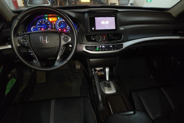Used Honda Crosstour 2014 2.4L Luxury Edition Center Console