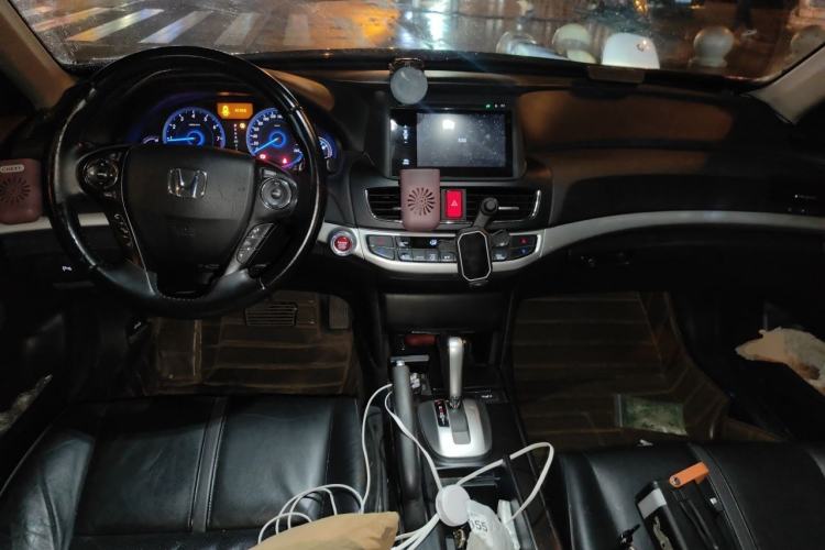 Used Honda Crosstour 2014 2.4L Luxury Edition Center Console
