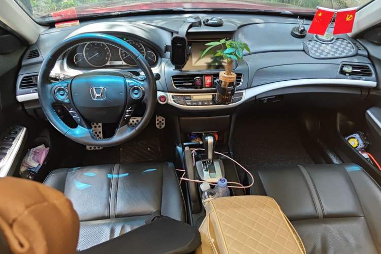 Used Honda Crosstour 2014 2.4L Luxury Edition Center Console