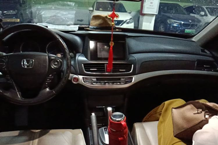 Used Honda Crosstour 2014 2.4L Luxury Edition Center Console