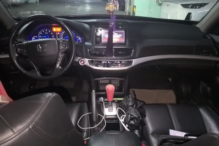 Used Honda Crosstour 2014 2.4L Luxury Edition Center Console