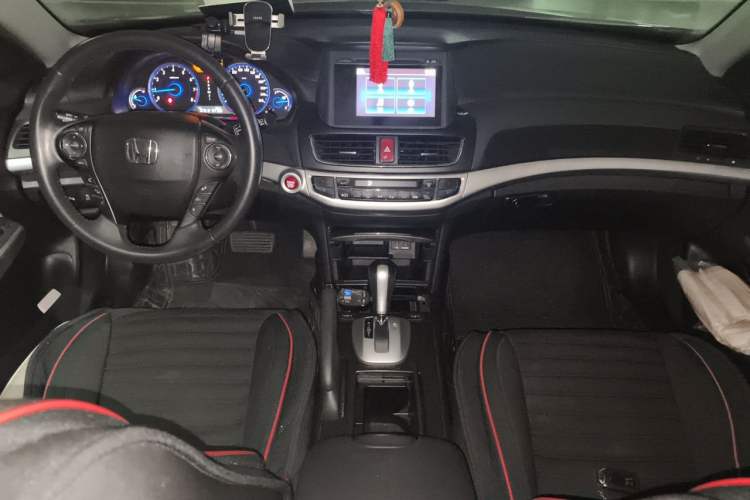 Used Honda Crosstour 2014 2.4L Luxury Edition Center Console