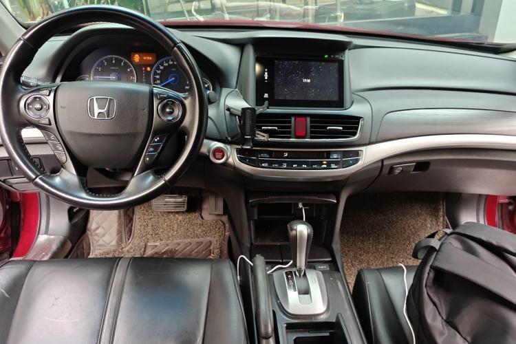 Used Honda Crosstour 2014 2.4L Luxury Edition Center Console