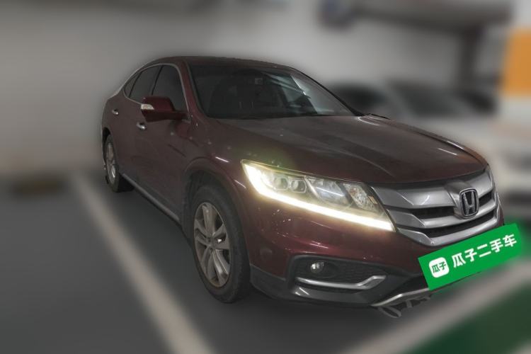Used Honda Crosstour 2014 2.4L Luxury Edition Front Right 45 Deg