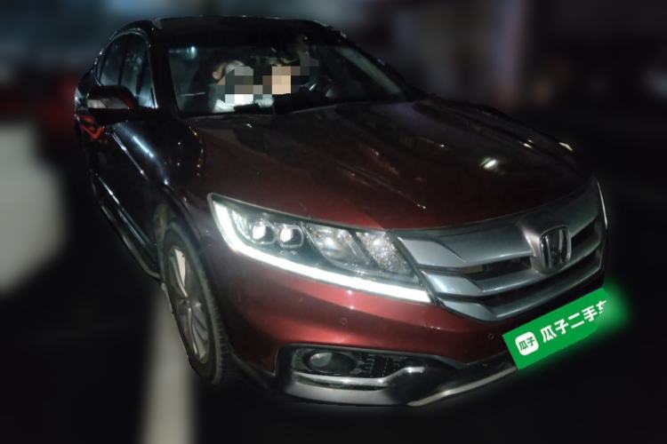 Used Honda Crosstour 2014 2.4L Luxury Edition Front Right 45 Deg