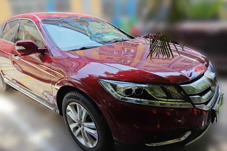 Used Honda Crosstour 2014 2.4L Luxury Edition Front Right 45 Deg