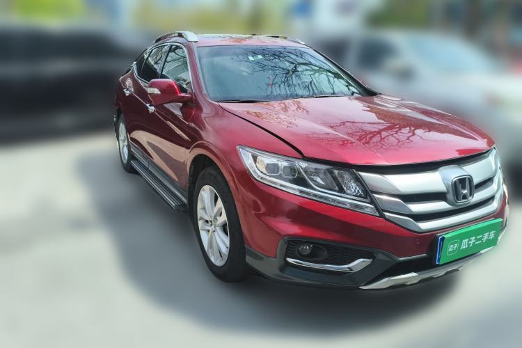 Used Honda Crosstour 2014 2.4L Luxury Edition Front Right 45 Deg