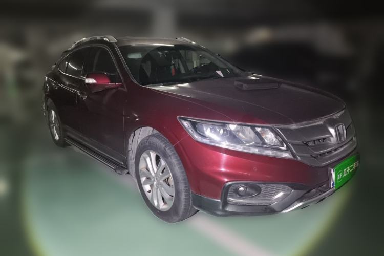 Used Honda Crosstour 2014 2.4L Luxury Edition Front Right 45 Deg