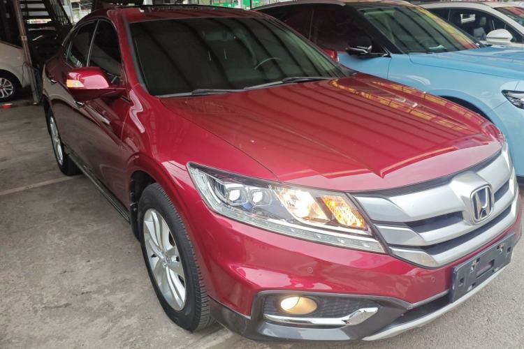 Used Honda Crosstour 2014 2.4L Luxury Edition Front Right 45 Deg