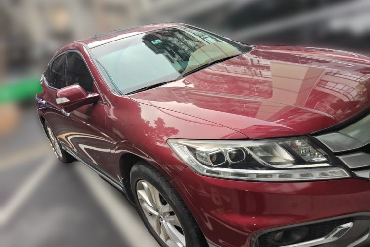 Used Honda Crosstour 2014 2.4L Luxury Edition Front Right 45 Deg