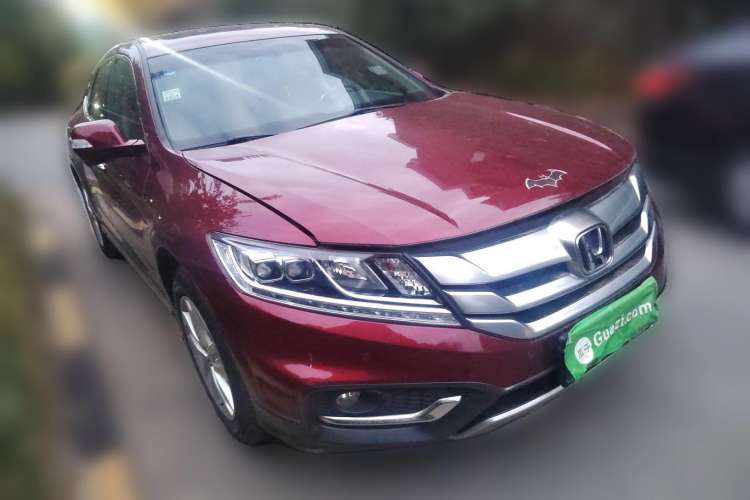 Used Honda Crosstour 2014 2.4L Luxury Edition Front Right 45 Deg