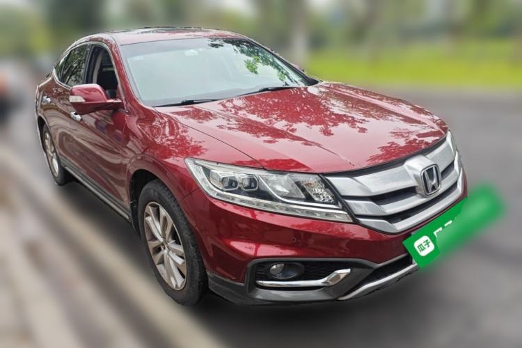 Used Honda Crosstour 2014 2.4L Luxury Edition Front Right 45 Deg