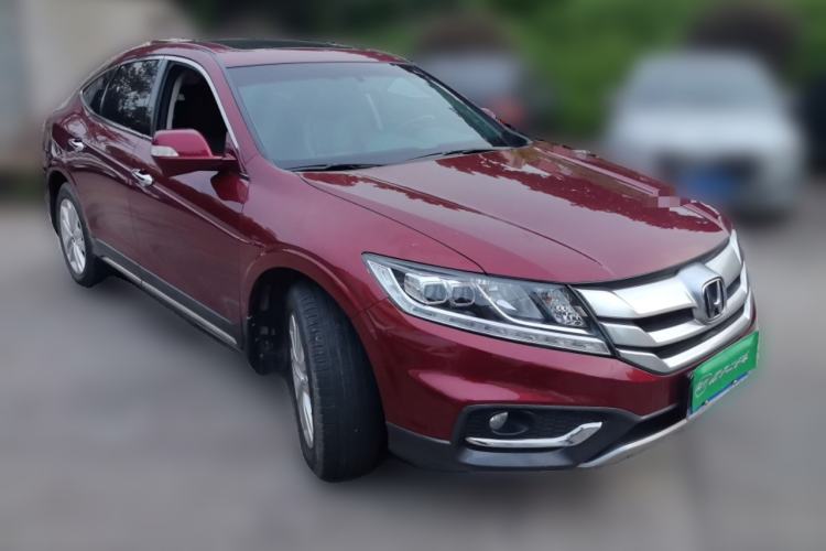 Used Honda Crosstour 2014 2.4L Luxury Edition Front Right 45 Deg