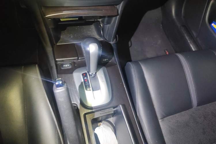 Used Honda Crosstour 2014 2.4L Luxury Edition Gear Lever