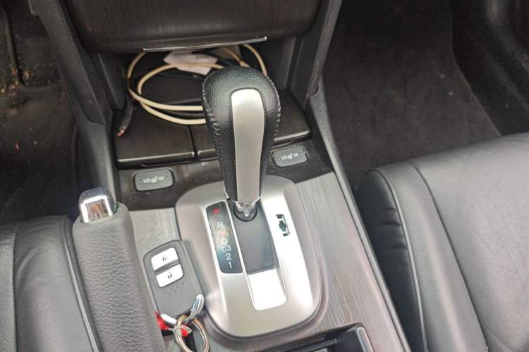 Used Honda Crosstour 2014 2.4L Luxury Edition Gear Lever