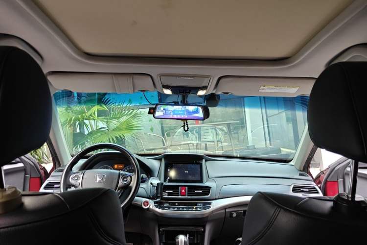 Used Honda Crosstour 2014 2.4L Luxury Edition Headliner
