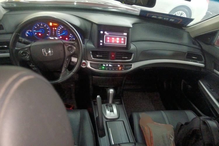 Used Honda Crosstour 2014 2.4L Luxury Edition Interior 2