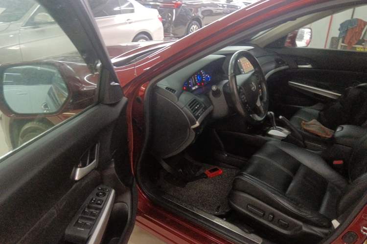Used Honda Crosstour 2014 2.4L Luxury Edition Interior 3