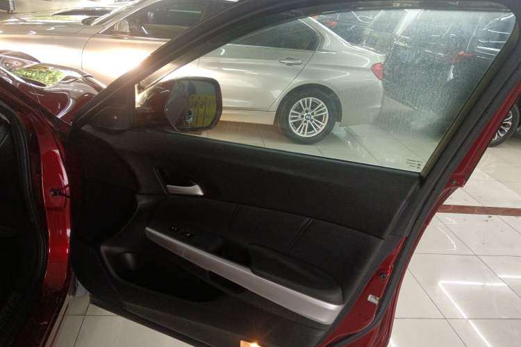 Used Honda Crosstour 2014 2.4L Luxury Edition Interior 5