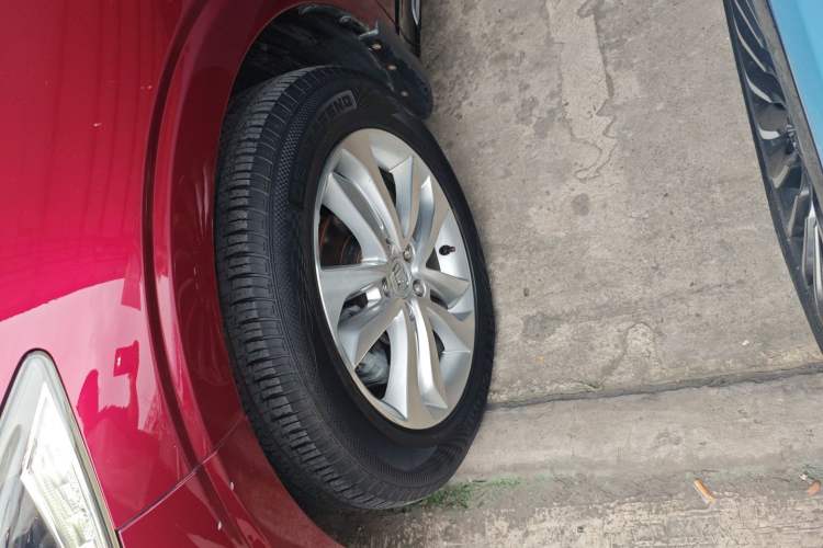 Used Honda Crosstour 2014 2.4L Luxury Edition Left Front Wheel Hub