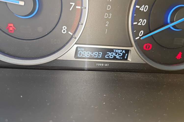 Used Honda Crosstour 2014 2.4L Luxury Edition Odometer Close Up
