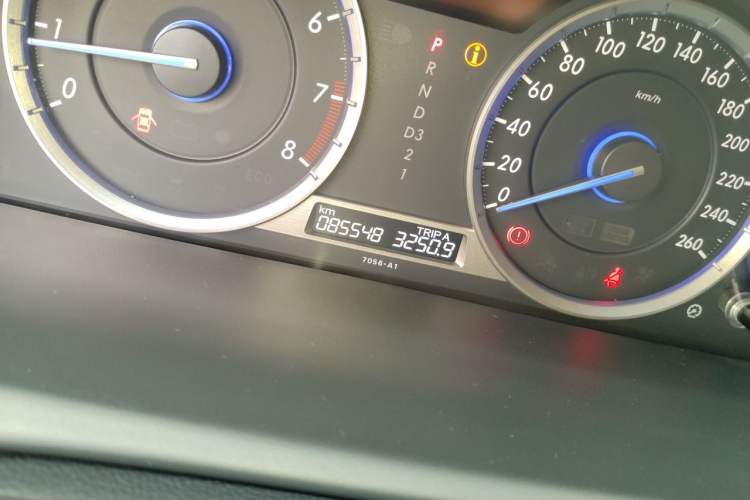 Used Honda Crosstour 2014 2.4L Luxury Edition Odometer Close Up