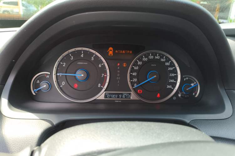 Used Honda Crosstour 2014 2.4L Luxury Edition Odometer Close Up