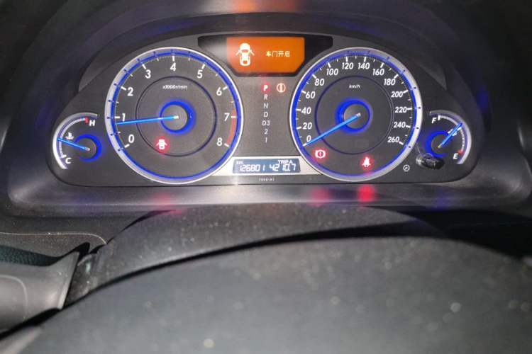 Used Honda Crosstour 2014 2.4L Luxury Edition Odometer Close Up
