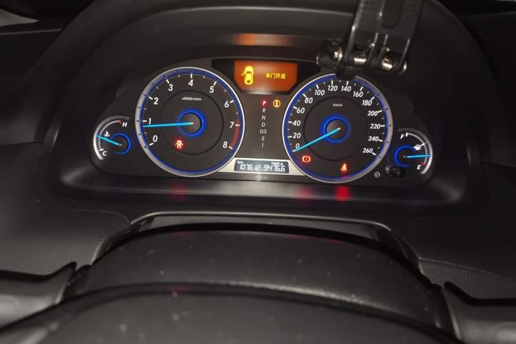 Used Honda Crosstour 2014 2.4L Luxury Edition Odometer Close Up