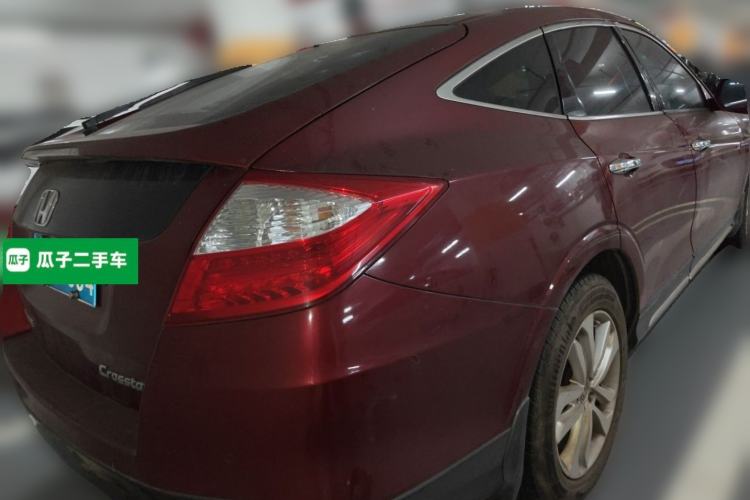 Used Honda Crosstour 2014 2.4L Luxury Edition Rear Right 45 Deg
