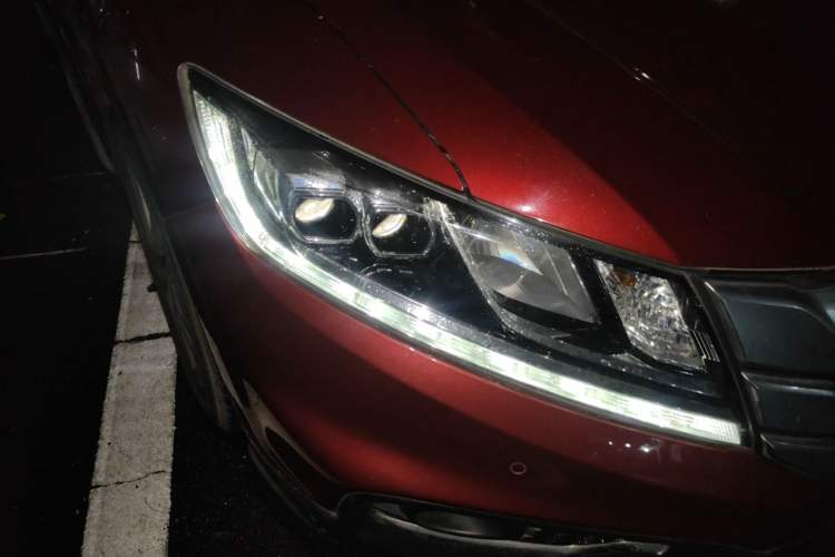 Used Honda Crosstour 2014 2.4L Luxury Edition Right Front Headlight