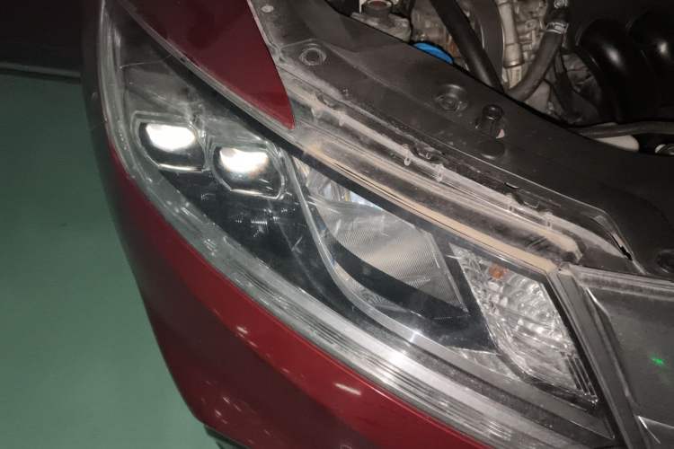 Used Honda Crosstour 2014 2.4L Luxury Edition Right Front Headlight