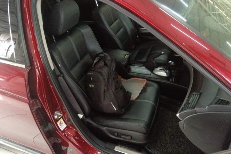 Used Honda Crosstour 2014 2.4L Luxury Edition Right Front Seat