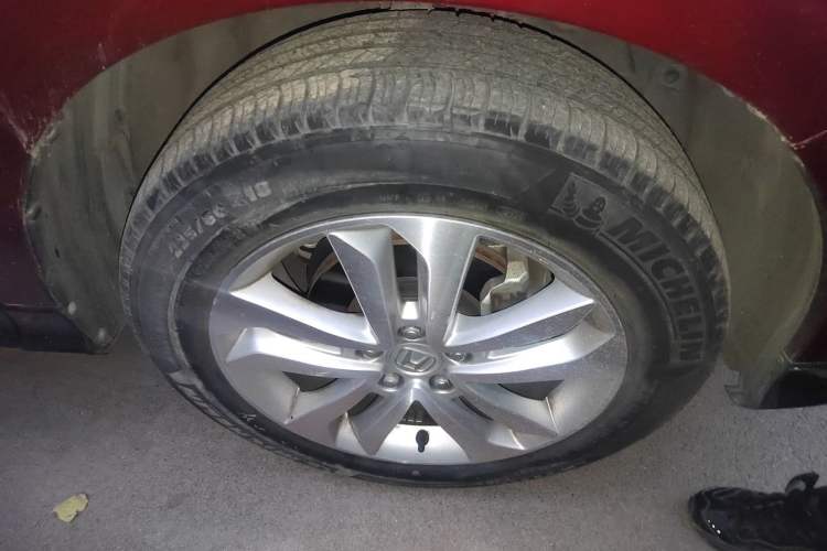 Used Honda Crosstour 2014 2.4L Luxury Edition Right Front Wheel Hub