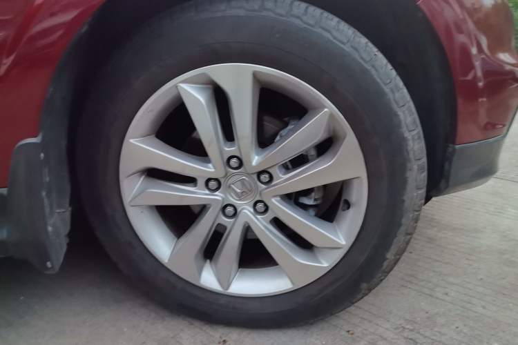 Used Honda Crosstour 2014 2.4L Luxury Edition Right Front Wheel Hub