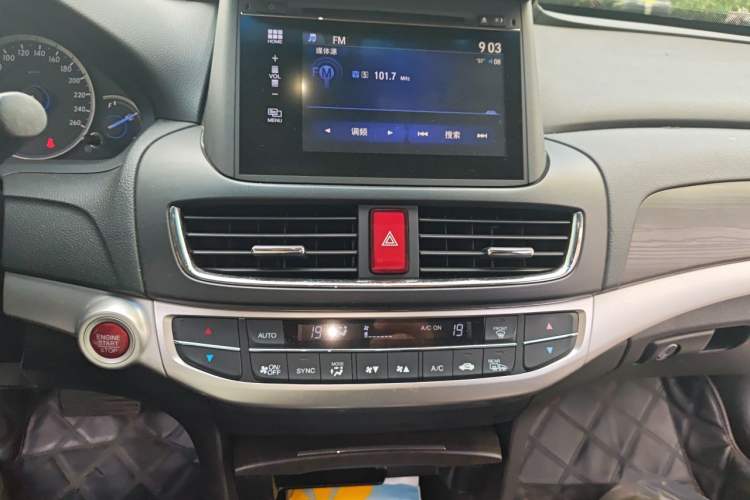 Used Honda Crosstour 2014 2.4L Luxury Edition Audio And AC Panel