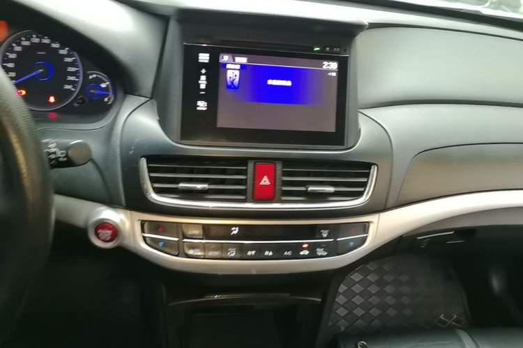 Used Honda Crosstour 2014 2.4L Luxury Edition Audio And AC Panel