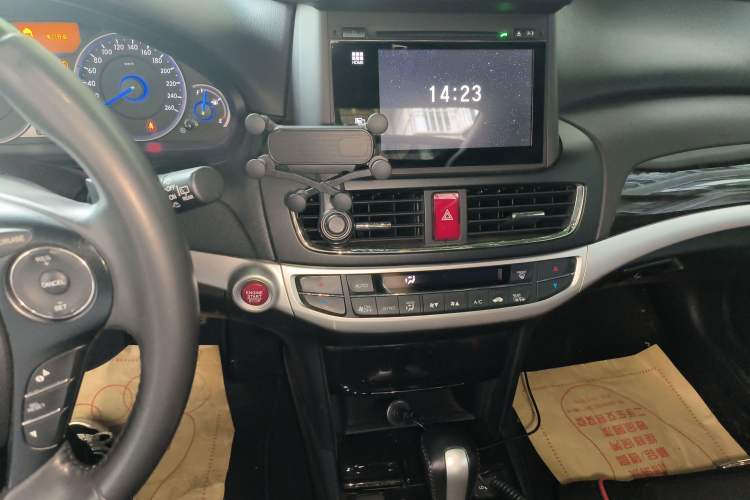 Used Honda Crosstour 2014 3.0L AWD Prestige Edition Audio And AC Panel
