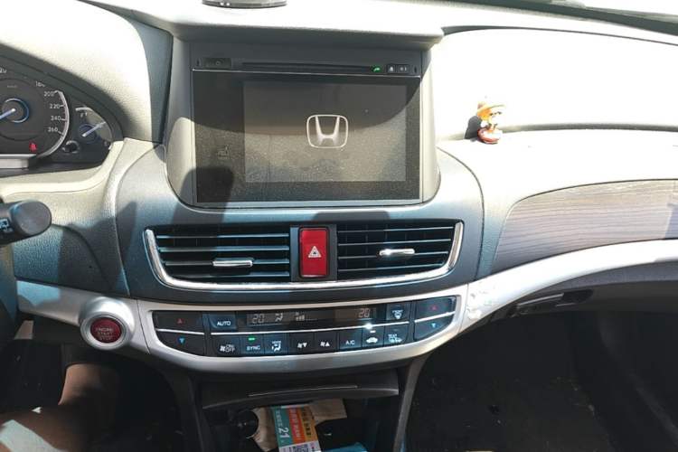 Used Honda Crosstour 2014 2.4L Luxury Edition Audio And AC Panel