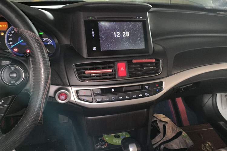 Used Honda Crosstour 2014 2.4L Luxury Edition Audio And AC Panel