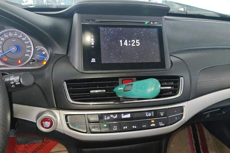 Used Honda Crosstour 2014 2.4L Luxury Edition Audio And AC Panel